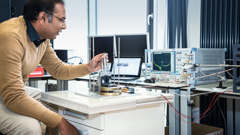 Un equipo de investigadores y desarrolladores trabaja en los sensores y las tecnologías del futuro.