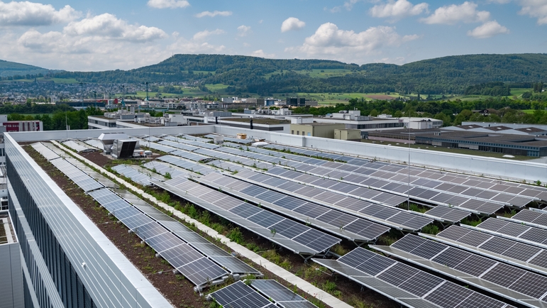 Endress+Hauser ha instalado sistemas solares en los tejados de muchos edificios de oficinas y producción.