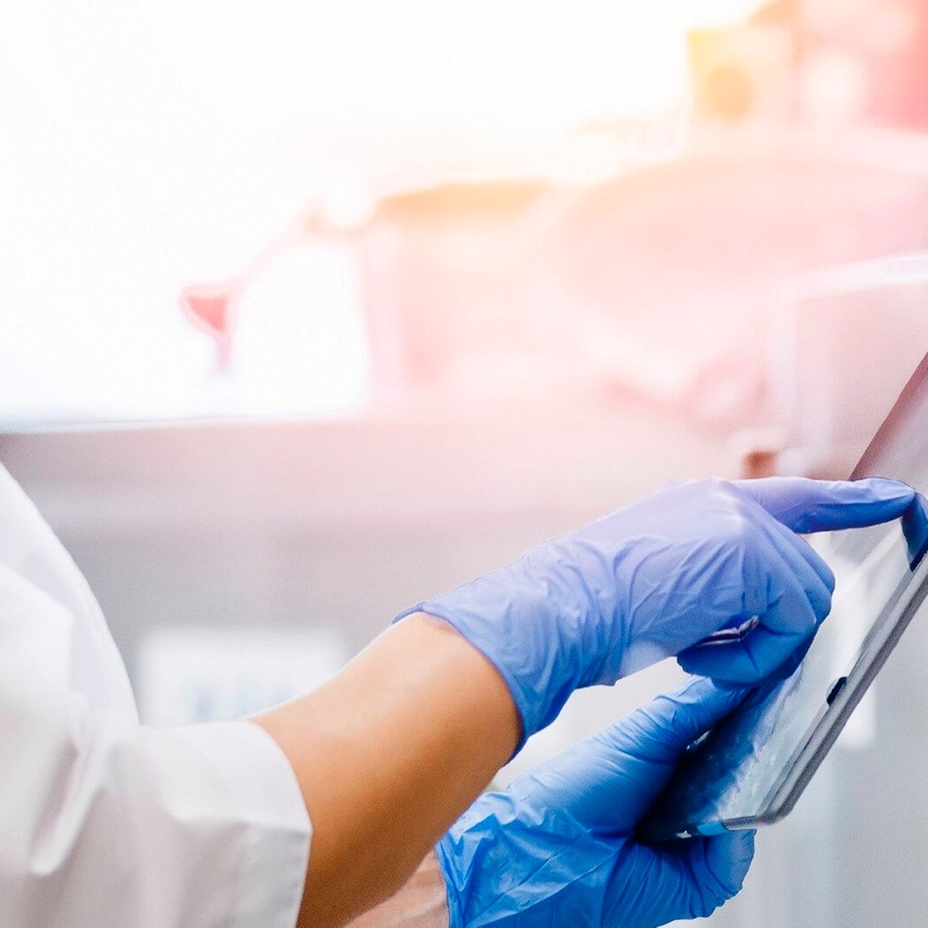 Biopharma 4.0 representative image of a scientist in the Life Sciences industry